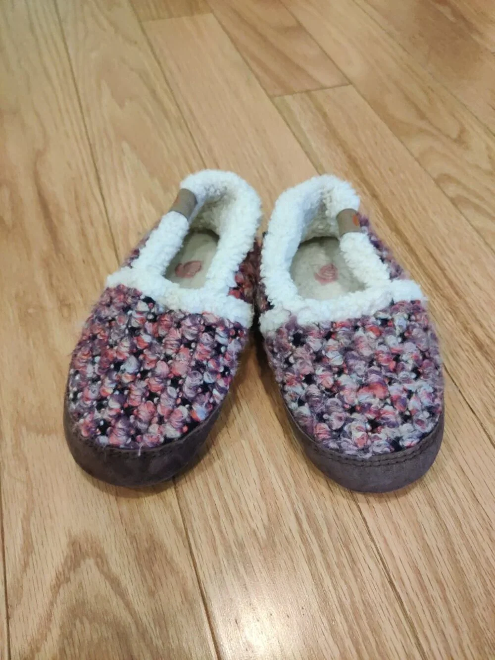 Acorn Slippers size toddler 10-11